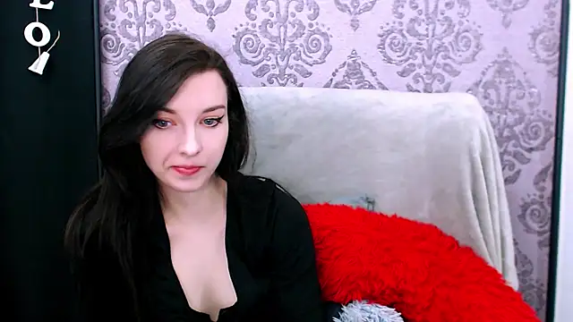 DominantLuna online show from March 31, 4:51 pm