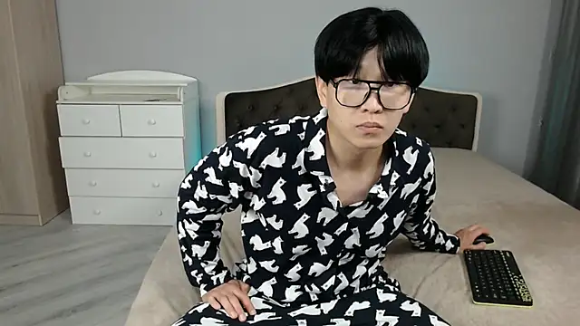 KaiChicken online show from December 5, 9:40 am