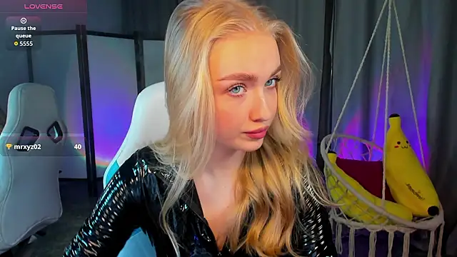 TessaGrays online show from February 8, 8:07 am