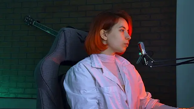 MarcelineChi online show from March 3, 5:30 pm