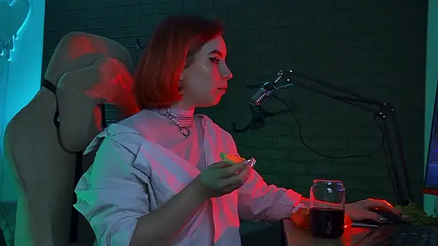 MarcelineChi online show from March 4, 3:07 pm