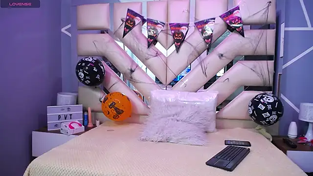 Jazmin ny online show from October 18, 1:45 pm