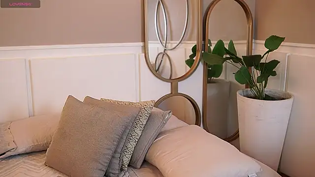 Snapshot of Roxy_Vega chatting on November 8, 12:38 pm Roxy Vega online show from November 8, 12:38 pm