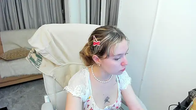 Lucia Copper online show from December 1, 3:39 pm