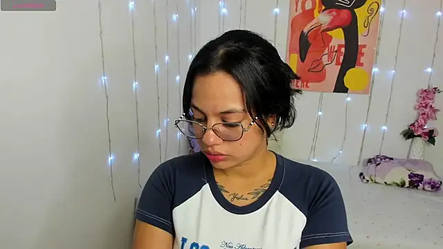 Snapshot of paris_blue chatting on October 11, 11:47 pm paris blue online show from October 11, 11:47 pm