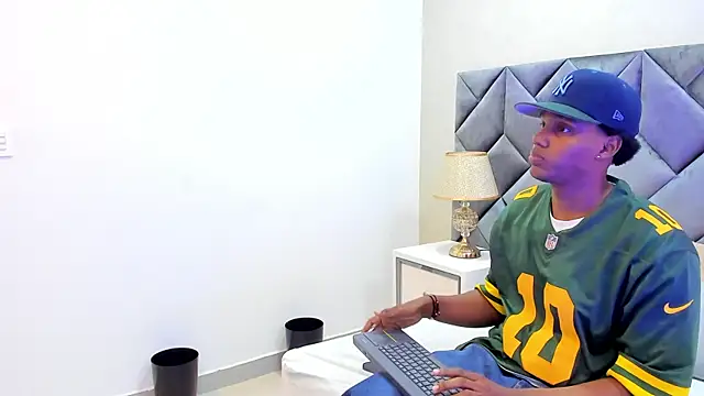 Snapshot of jax_black chatting on October 3, 12:13 pm jax black online show from October 3, 12:13 pm