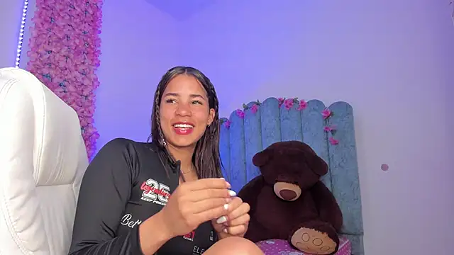 Camila Smith 23 online show from October 24, 5:09 pm