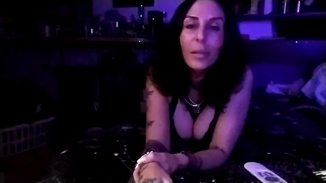 Snapshot of inkdhollow1 chatting on October 25, 3:03 am inkdhollow1 online show from October 25, 3:03 am