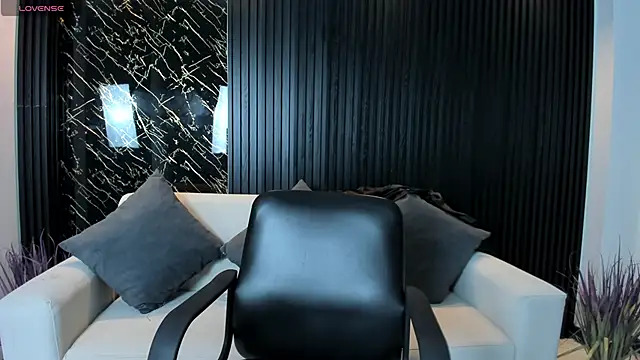 VenusCooper online show from November 10, 6:51 pm