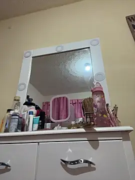 Snapshot of Miichii chatting on December 2, 3:01 am Miichii online show from December 2, 3:01 am