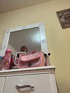 Snapshot of Miichii chatting on December 14, 12:05 am Miichii online show from December 14, 12:05 am