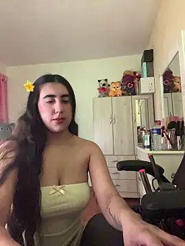 Snapshot of Miichii chatting on December 17, 12:05 am Miichii online show from December 17, 12:05 am