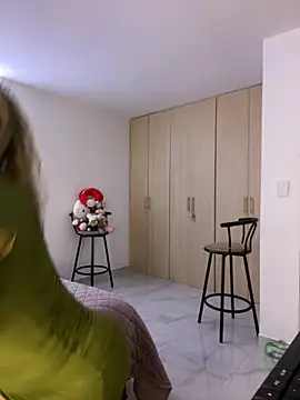 Zoe riivas online show from October 15, 11:05 pm