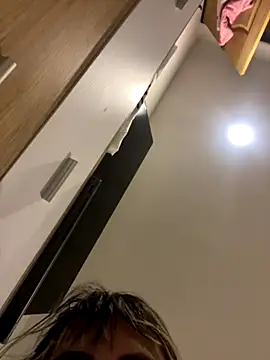 Zoe riivas online show from October 24, 10:22 am