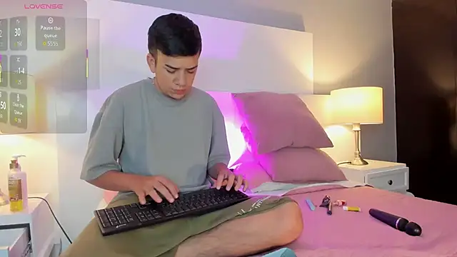 Dylan Katte online show from December 17, 3:12 am