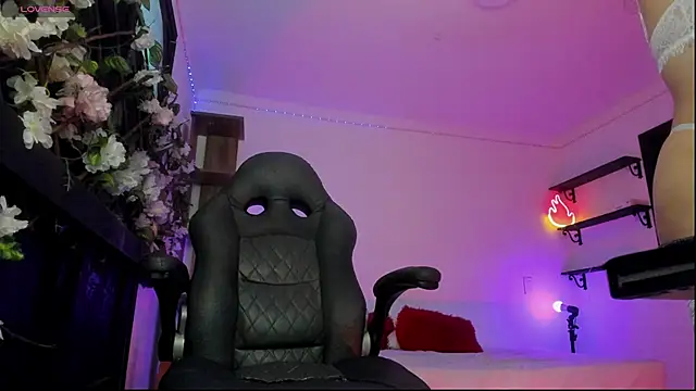 Snapshot of Kora_Red69 chatting on November 14, 1:54 pm Kora Red69 online show from November 14, 1:54 pm