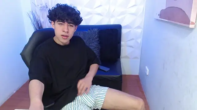 Snapshot of Liil_boy chatting on October 28, 3:43 am Liil boy online show from October 28, 3:43 am