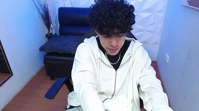 Snapshot of Liil_boy chatting on October 29, 3:53 am Liil boy online show from October 29, 3:53 am