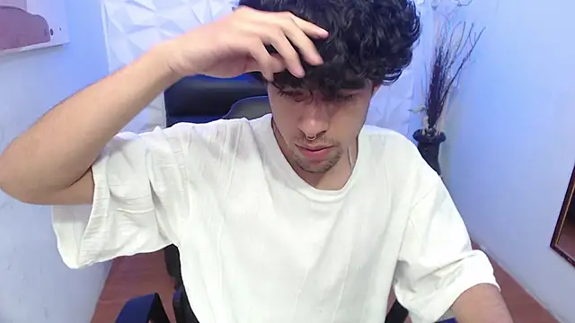 Snapshot of Liil_boy chatting on November 8, 6:46 am Liil boy online show from November 8, 6:46 am