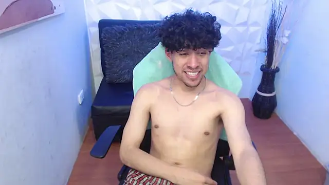 Snapshot of Liil_boy chatting on November 13, 3:38 am Liil boy online show from November 13, 3:38 am