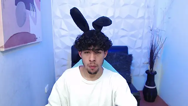 Snapshot of Liil_boy chatting on November 22, 3:27 am Liil boy online show from November 22, 3:27 am