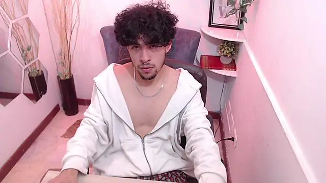 Snapshot of Liil_boy chatting on November 26, 3:40 am Liil boy online show from November 26, 3:40 am