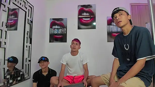 Snapshot of VERY_HOT_GUYS chatting on December 5, 1:09 pm VERY HOT GUYS online show from December 5, 1:09 pm