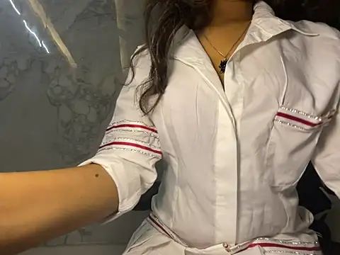 dubyzubygirl online show from February 3, 9:47 am