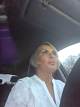 Snapshot of KirraWhite chatting on October 7, 4:20 am KirraWhite online show from October 7, 4:20 am