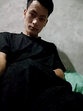 Snapshot of Uh-em95 chatting on October 1, 11:44 pm Uh-em95 online show from October 1, 11:44 pm