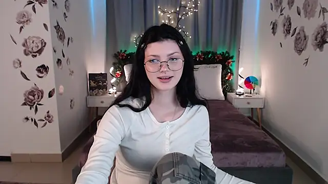 Snapshot of MileyRood chatting on December 4, 1:04 am MileyRood online show from December 4, 1:04 am