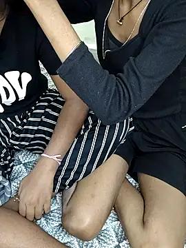 Snapshot of Unique_girls90 chatting on November 15, 10:56 am Unique girls90 online show from November 15, 10:56 am