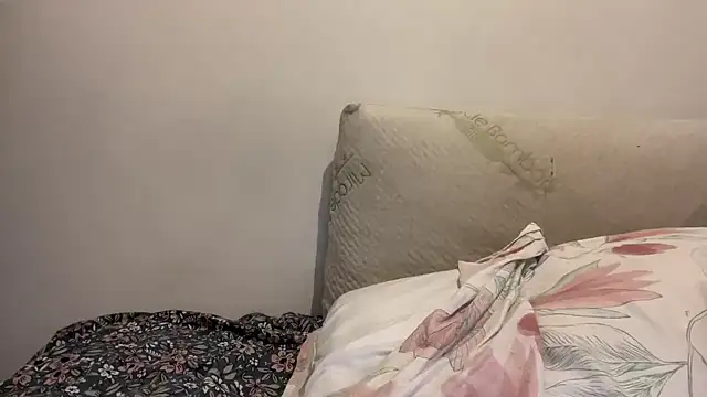 nanaisbackk online show from November 12, 11:14 pm