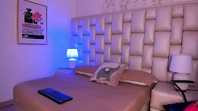 Peyton louise online show from November 9, 12:25 pm