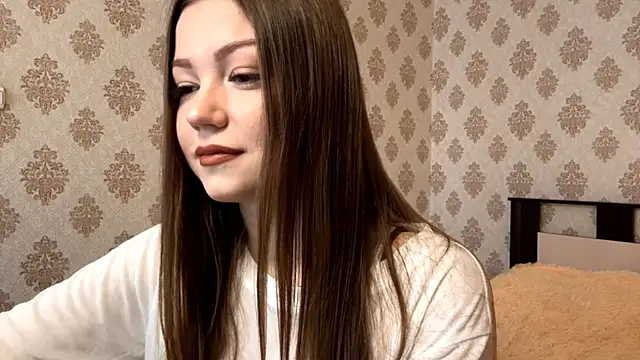 Snapshot of KissMeViolet chatting on October 13, 3:39 am KissMeViolet online show from October 13, 3:39 am