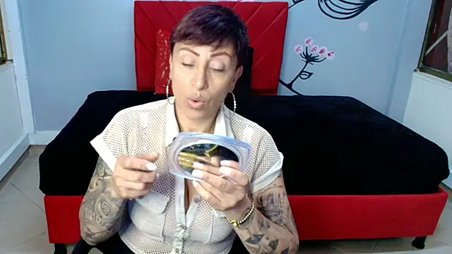 Charlotte  Gray online show from October 14, 12:17 pm