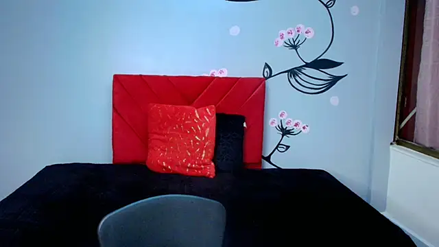 Charlotte  Gray online show from October 31, 12:28 pm