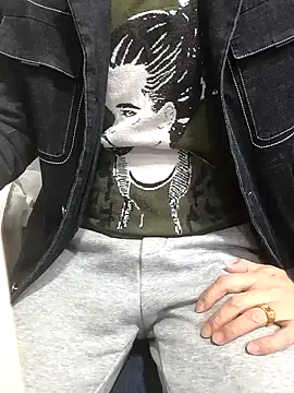 Snapshot of chougegg0214 chatting on November 11, 1:05 am chougegg0214 online show from November 11, 1:05 am