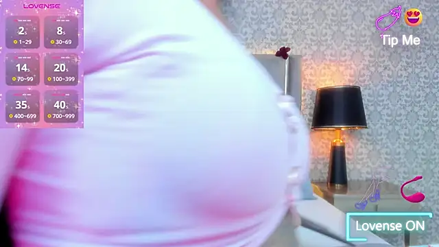 Snapshot of KoralBlum chatting on December 14, 1:44 am KoralBlum online show from December 14, 1:44 am