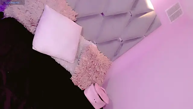 Saraa Jone online show from December 5, 4:21 am