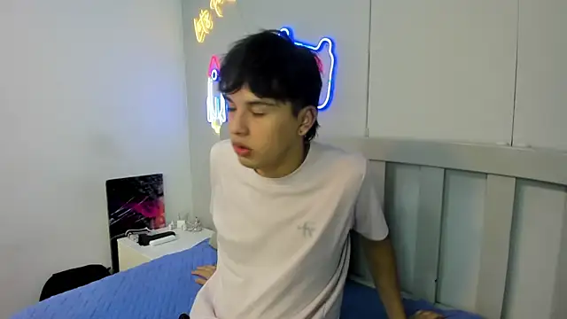 StiwenTwink online show from November 22, 3:00 pm