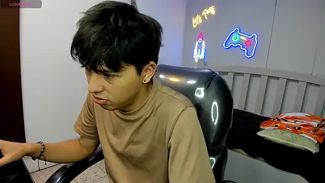 StiwenTwink online show from December 2, 12:32 pm