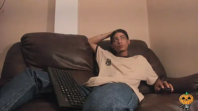 Snapshot of Dickie_Dicking chatting on October 17, 8:22 pm Dickie Dicking online show from October 17, 8:22 pm