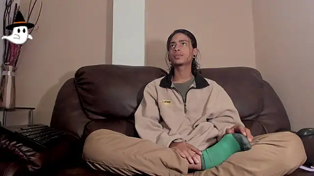 Snapshot of Dickie_Dicking chatting on October 21, 8:31 pm Dickie Dicking online show from October 21, 8:31 pm