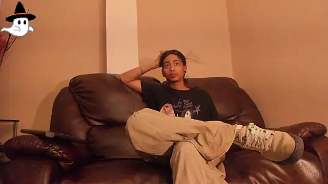 Snapshot of Dickie_Dicking chatting on October 22, 8:52 pm Dickie Dicking online show from October 22, 8:52 pm