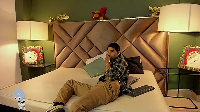 Snapshot of Dickie_Dicking chatting on December 2, 9:10 pm Dickie Dicking online show from December 2, 9:10 pm