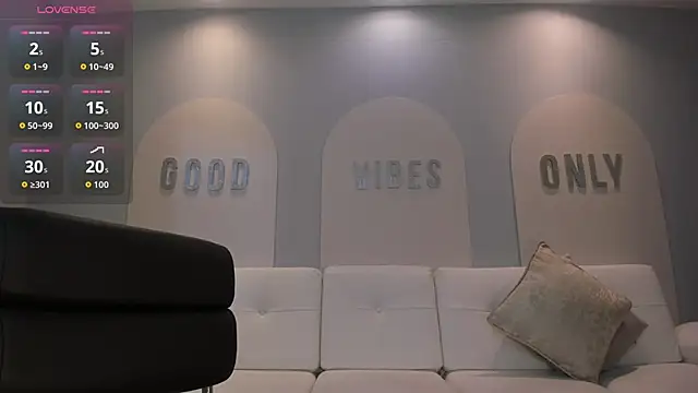 EmilyJohnsonX1 online show from November 12, 3:40 am