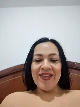 Snapshot of LindaSalo33 chatting on October 5, 5:39 am LindaSalo33 online show from October 5, 5:39 am