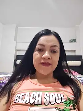 Snapshot of LindaSalo33 chatting on October 14, 3:29 am LindaSalo33 online show from October 14, 3:29 am