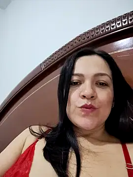 Snapshot of LindaSalo33 chatting on November 15, 4:10 am LindaSalo33 online show from November 15, 4:10 am